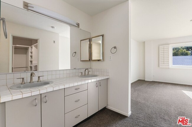 Building Photo - 1010 California Ave