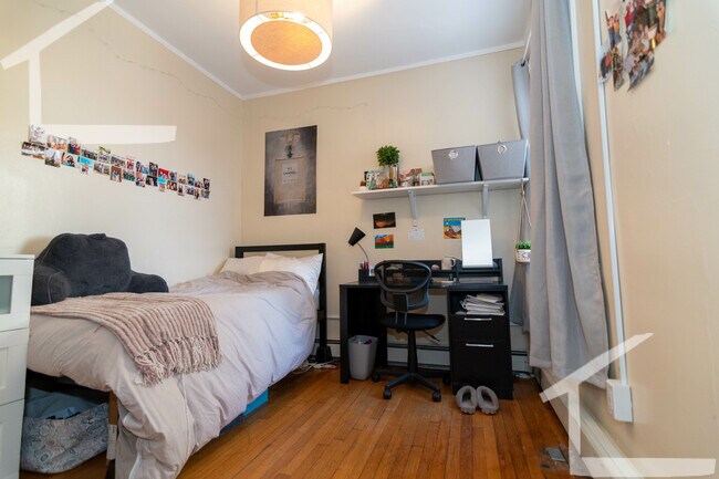 Building Photo - 215 Saint Paul St