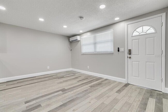 Building Photo - 13496 W Rena Dr