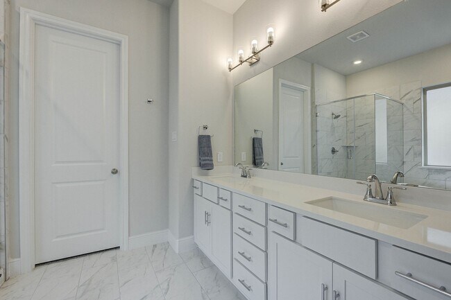 Building Photo - 21820 Enchanted Rock Dr N