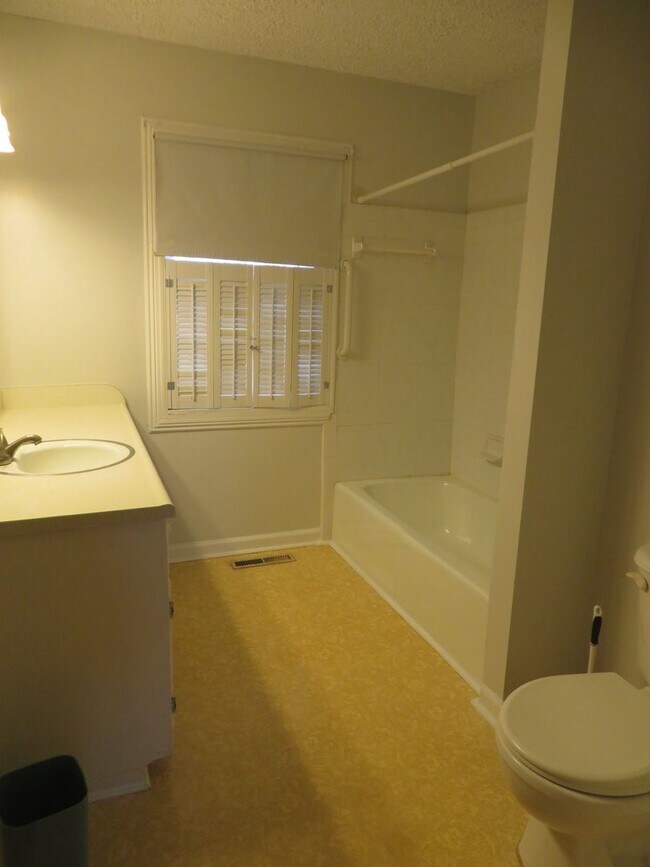 Building Photo - 7300 Claiborne Rd