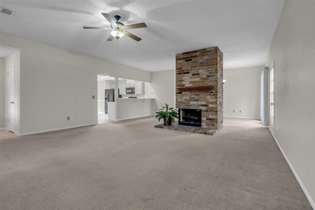 Building Photo - 10 Treadwell Ct