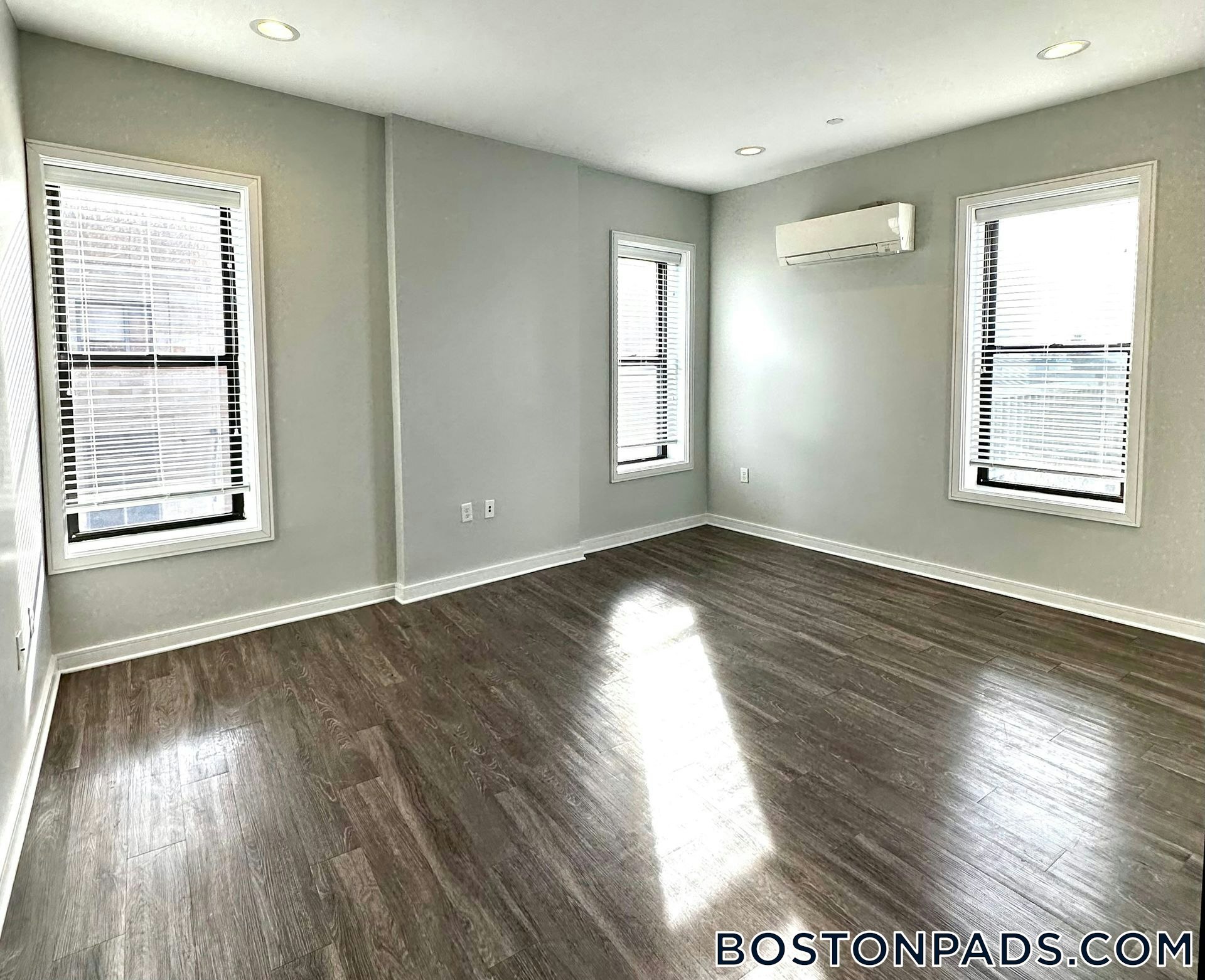 Building Photo - 82 Franklin St