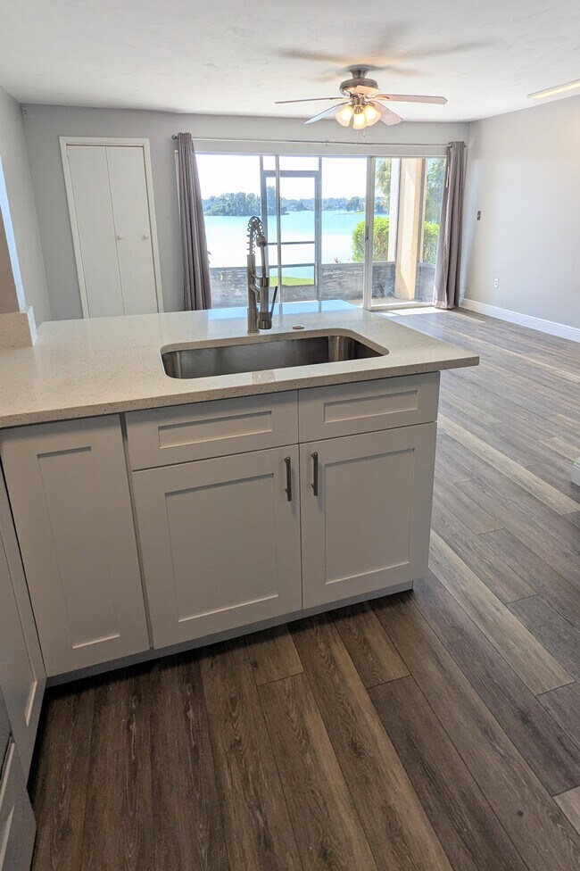 Building Photo - 578 Orange Dr