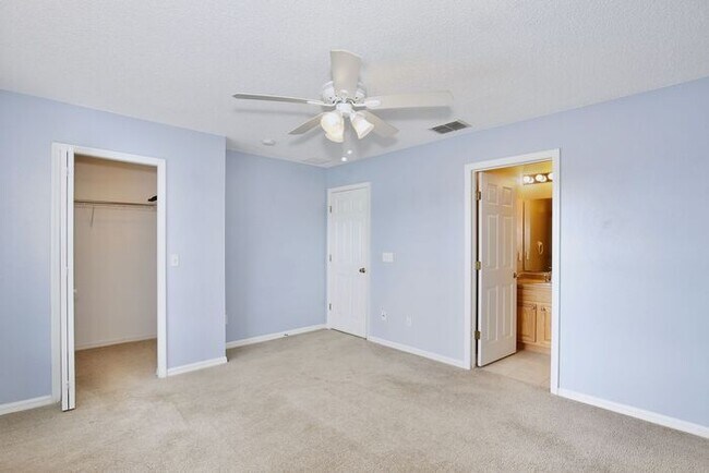 Building Photo - Beautiful 2/2.5 Townhome in the Gated Community of Waterford Villas - East Orlando is Available Now!
