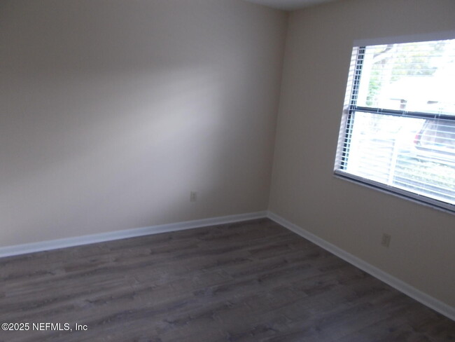 Building Photo - 8437 Long Meadow Cir N