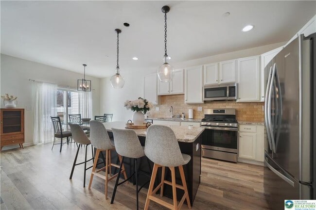 Building Photo - 358 Redclover Ln