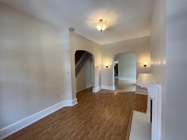 Building Photo - 350 Ophelia St