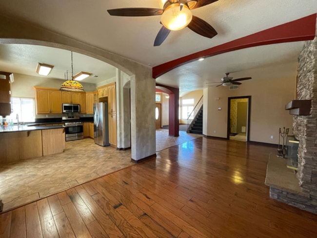Building Photo - Beautiful 2-Story 3-bedroom home / Move in...