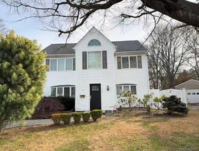 Building Photo - 10 The Spur