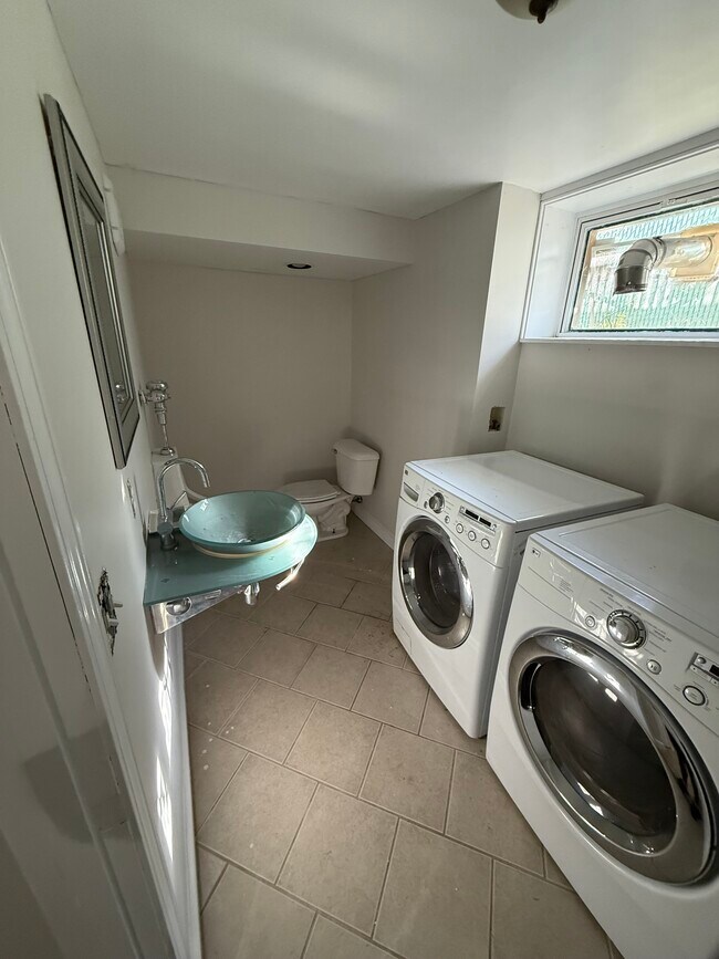 Building Photo - 34 Zella St