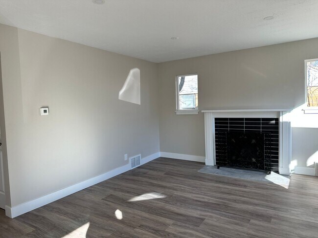 Building Photo - Darling remodeled 5 bedroom 2 bathroom home in the heart of Ogden
