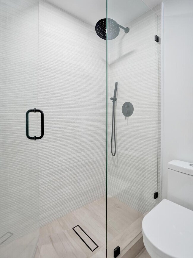 Building Photo - 840 SE 22nd Ave