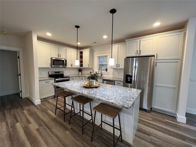 Building Photo - FURNISHED - 12-Month Lease - Farmhouse-Sty...