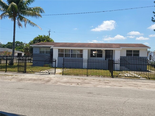 Primary Photo - 1102 NW 100th Terrace