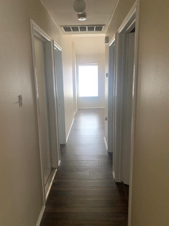 Building Photo - 1507 Parkwood Dr