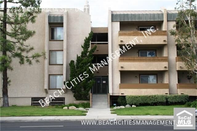 Building Photo - 12121 Centralia St