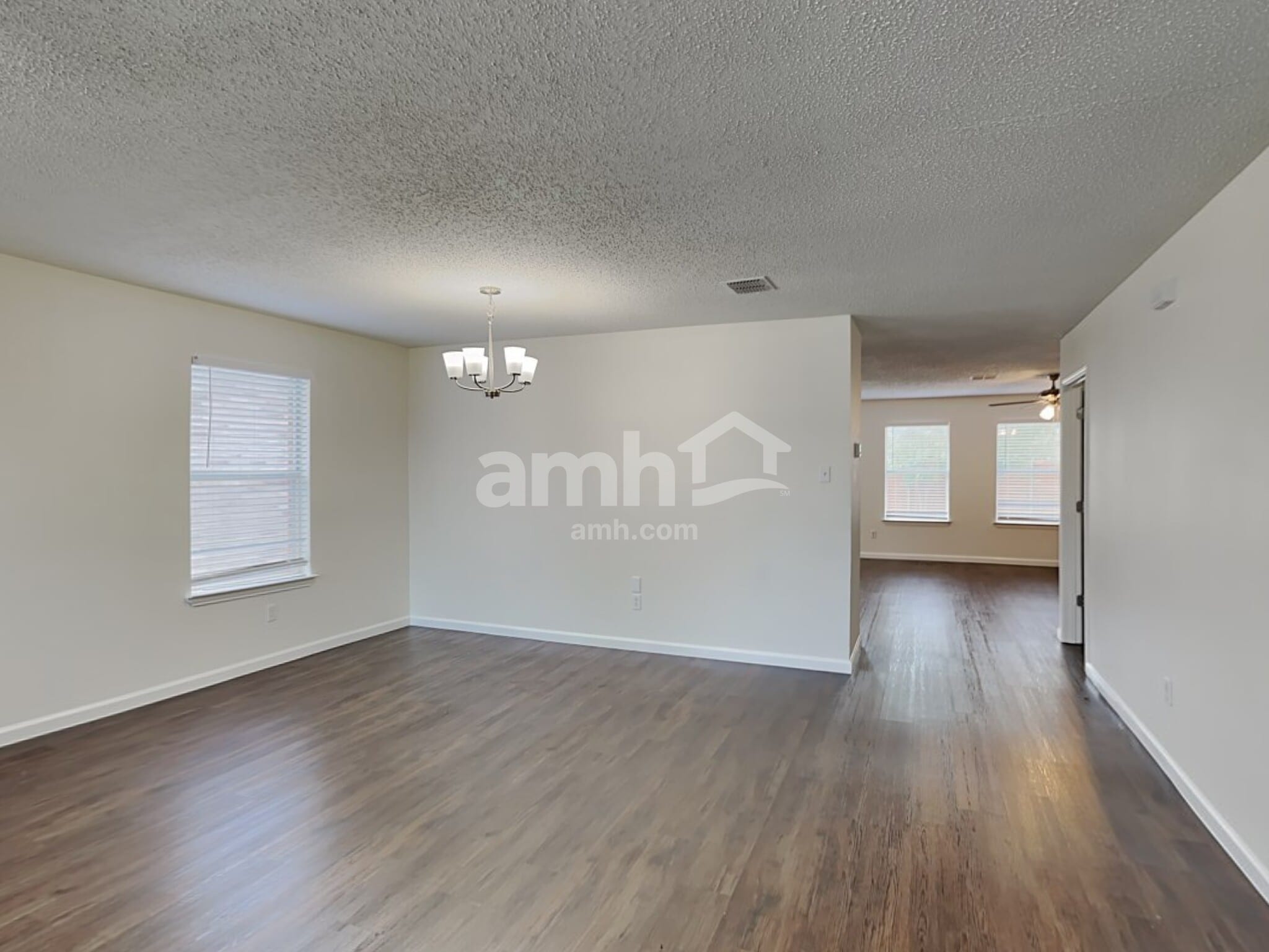 Building Photo - 1475 Stewart Dr