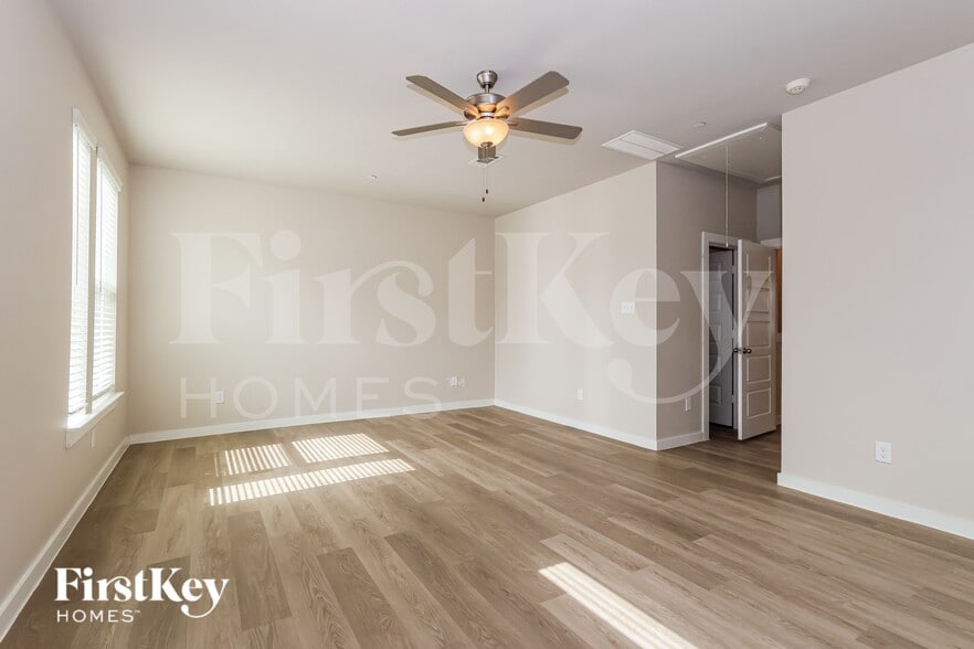 Building Photo - 18342 W Centro Cir