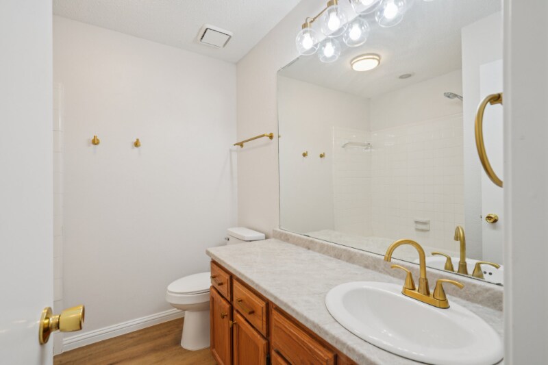 Building Photo - 558 Lee Dr