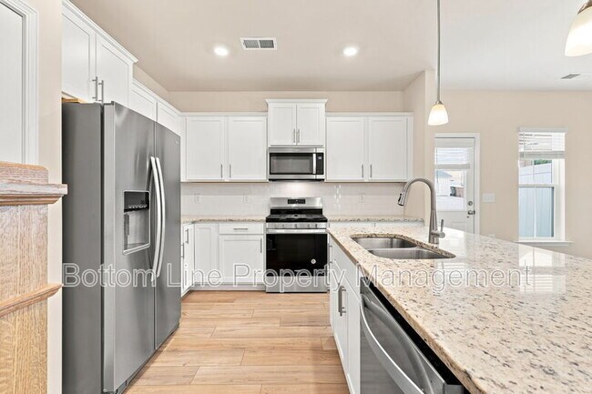 Building Photo - 460 Glen Clova Dr