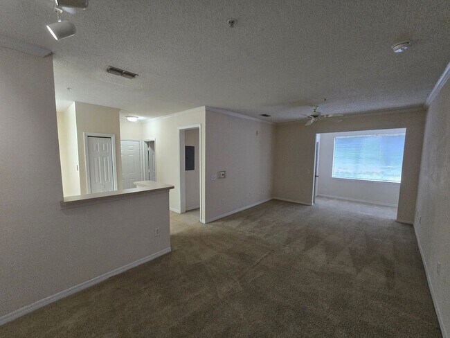 Building Photo - 2 bedroom, 2 bath For Rent Tampa Palms Area!