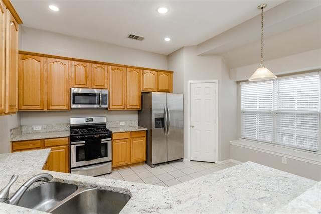 Building Photo - 2450 Streamside Ct