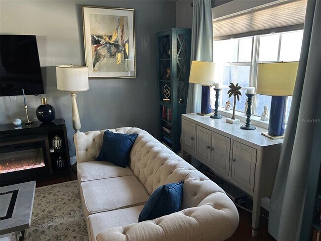 Building Photo - 6332 11th Ave S