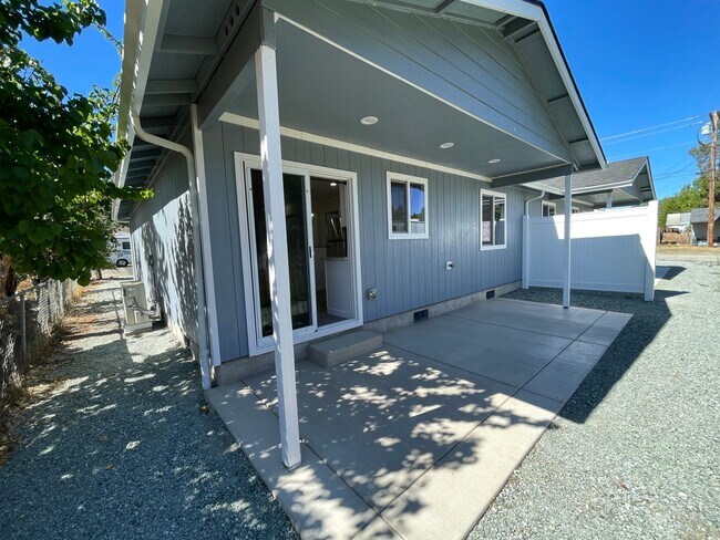Building Photo - Brand new Apartment in Riddle