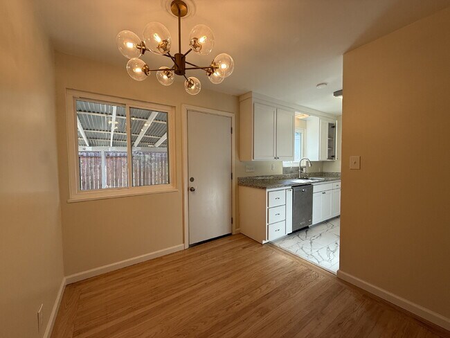 Building Photo - Newly Remodeled 4 Bed 2 Bath in Citrus Hei...