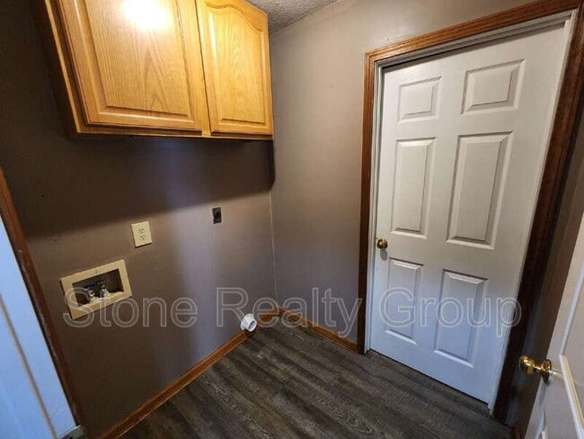 Building Photo - 823 S 19th St