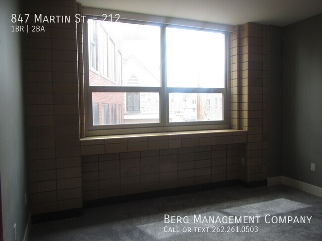 Building Photo - 847 Martin St