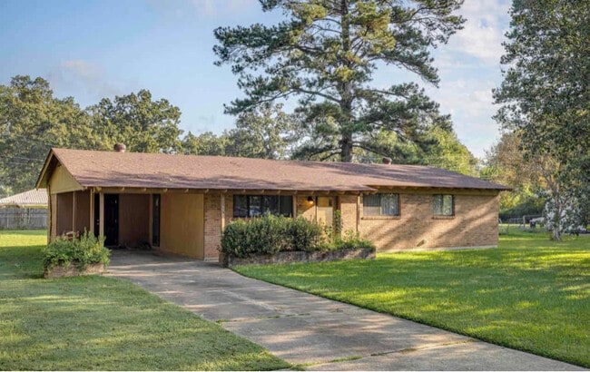 Building Photo - 207 Monroe Dr