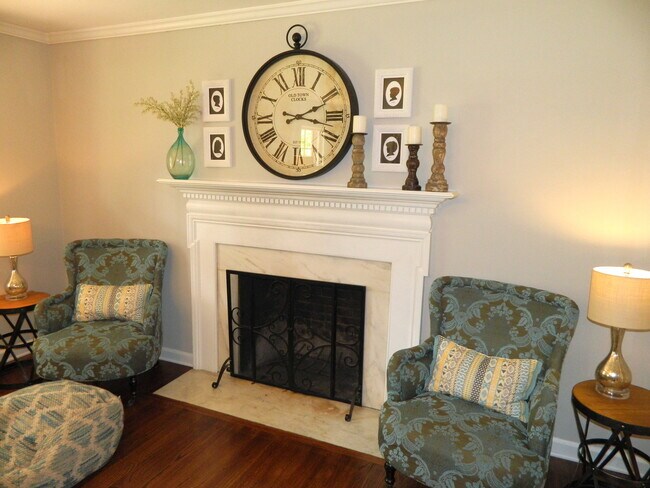 Building Photo - 744 McClure Dr