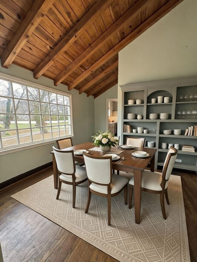 Building Photo - 2912 Woodlawn Dr