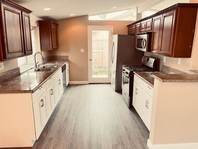 Building Photo - Recently Upgraded Poway Single-Story Home