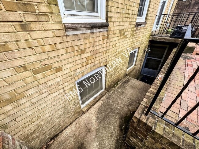 Building Photo - 1325 Lynnbrook Dr
