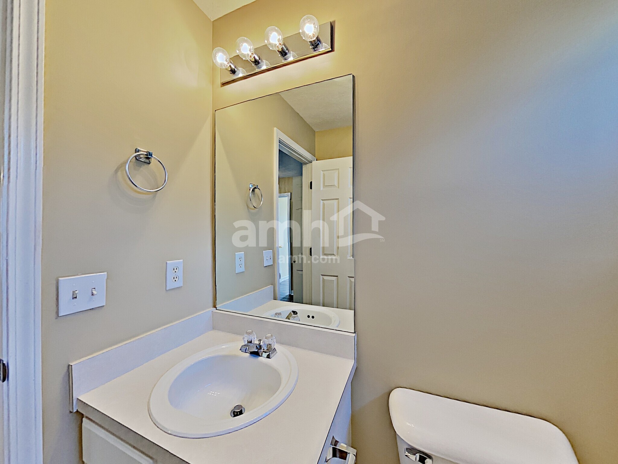 Building Photo - 4060 Longfellow Dr