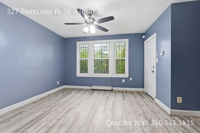Building Photo - 327 Parkland Pl SE