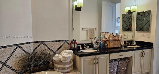 Building Photo - 3020 NW 125th Ave