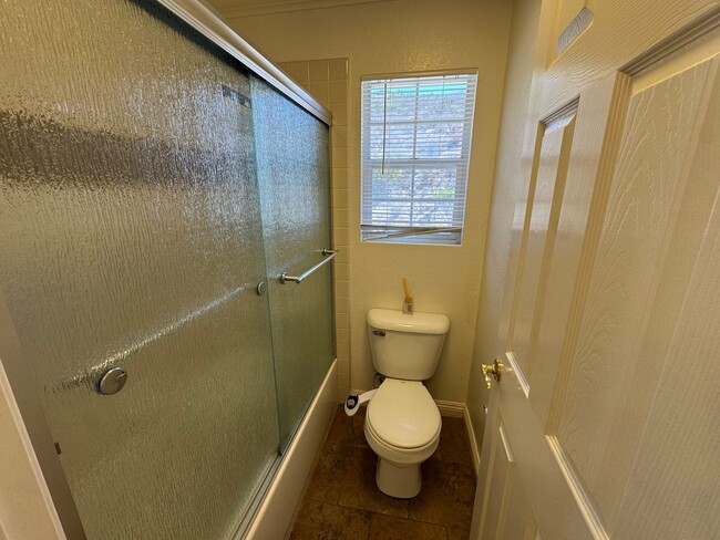 Building Photo - Gorgeous for 4 Bedroom and gated community