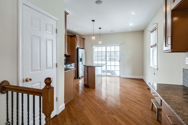 Building Photo - Four Bed Point Breeze Home