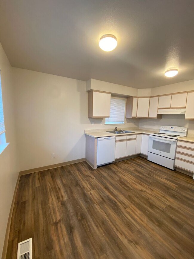 Building Photo - 331 S Meridian Rd