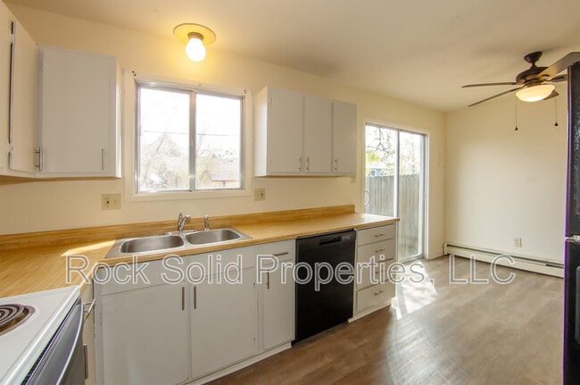 Building Photo - 4721 Hickory Pl