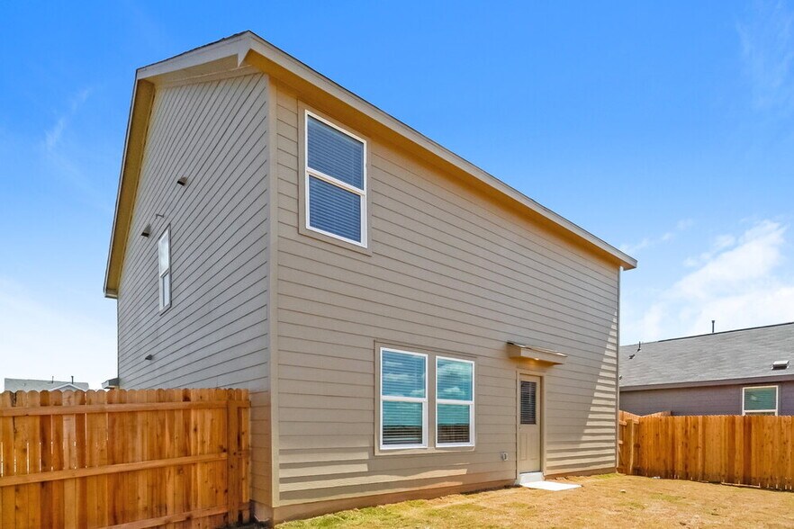 Building Photo - 2412 Lake Hls