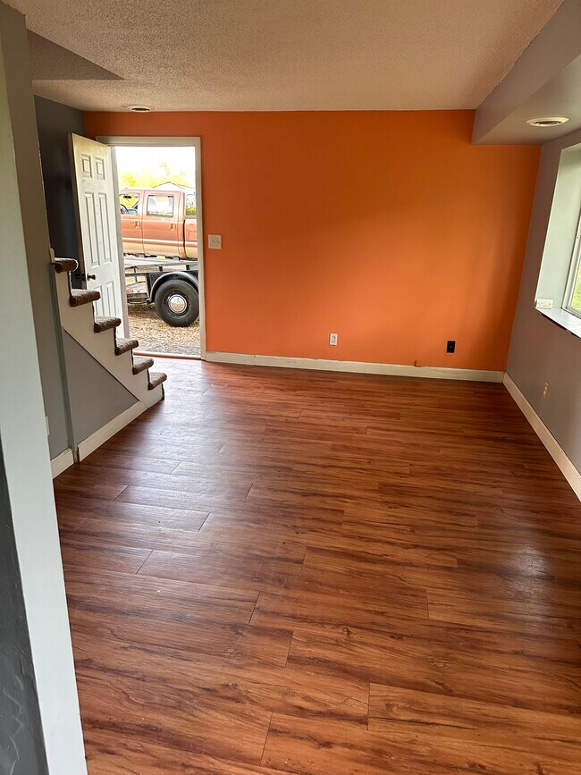 Primary Photo - 306 N Arnold St