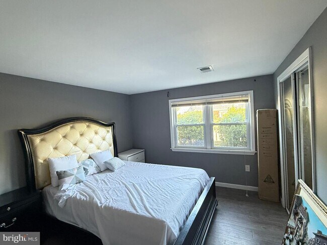 Building Photo - 5555 Neddleton Ave