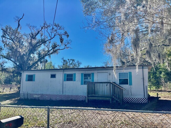 Building Photo - Dade City 2BR/1BA Mobile Home! Gorgeous Floors!