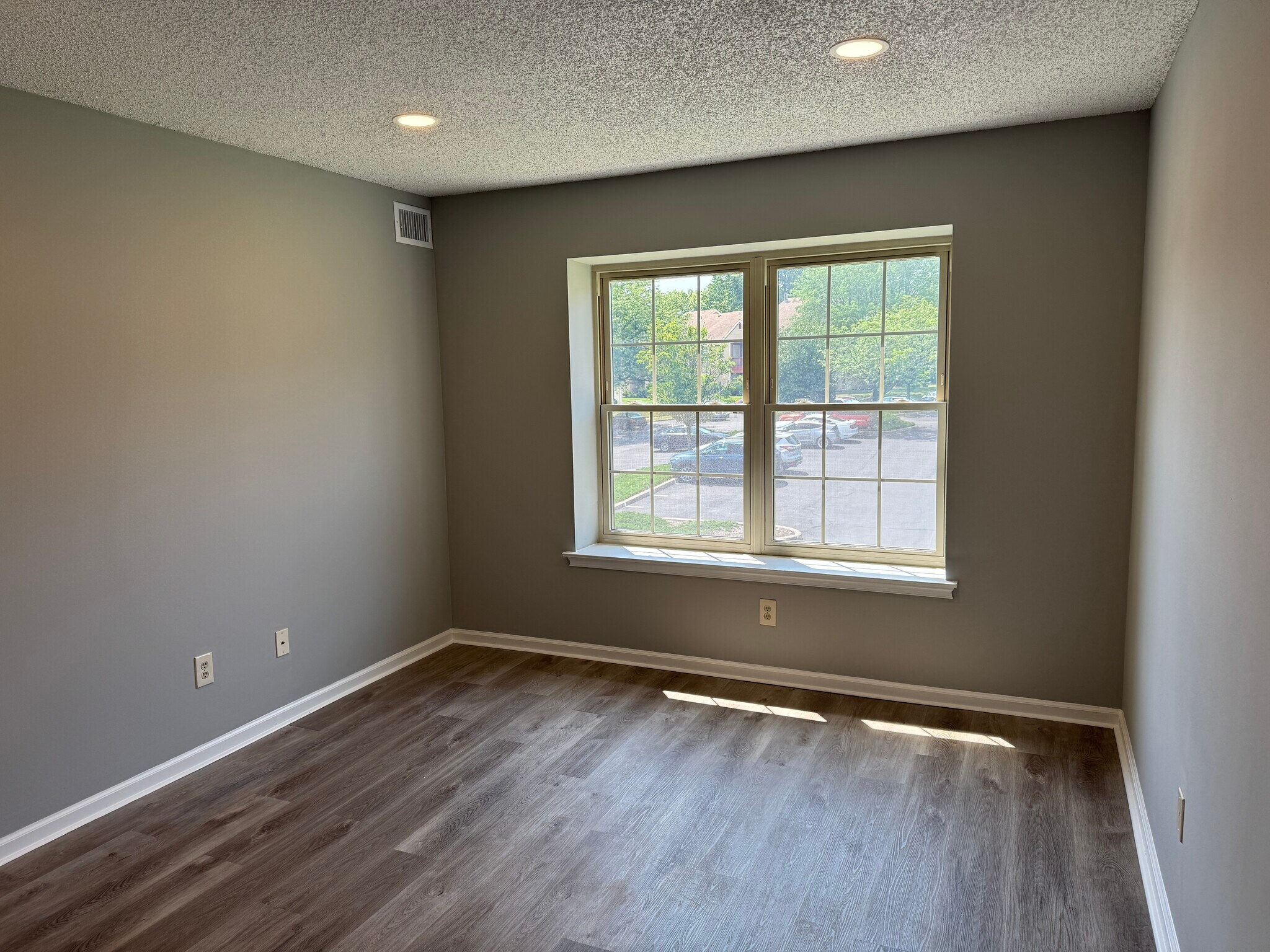 Building Photo - 1008 Barry Ct