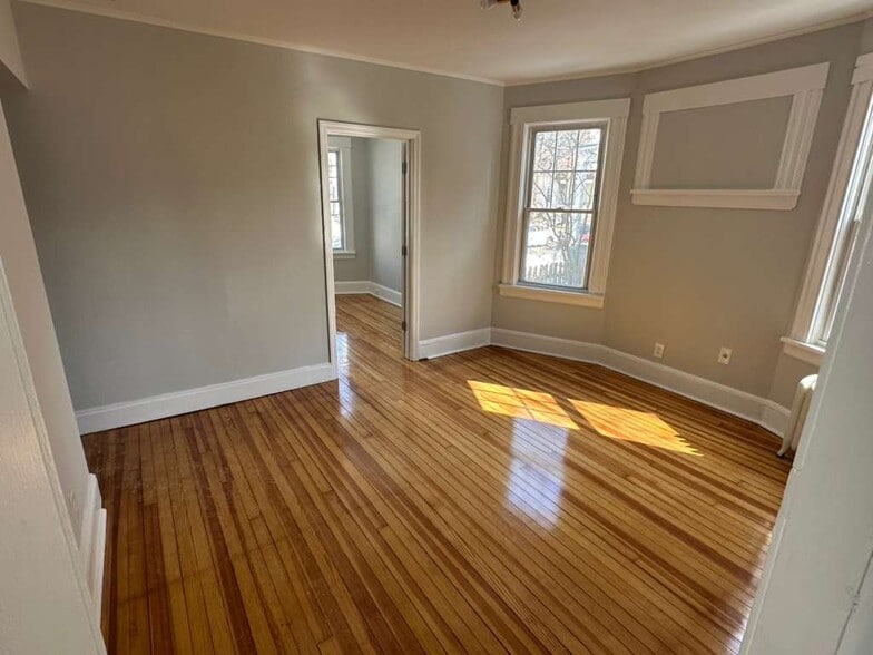 Building Photo - 55 James St